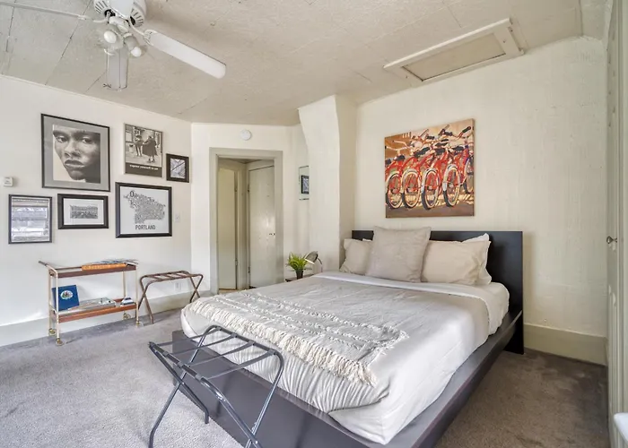 Stay Portland - Sun-Filled Buckman Studio!