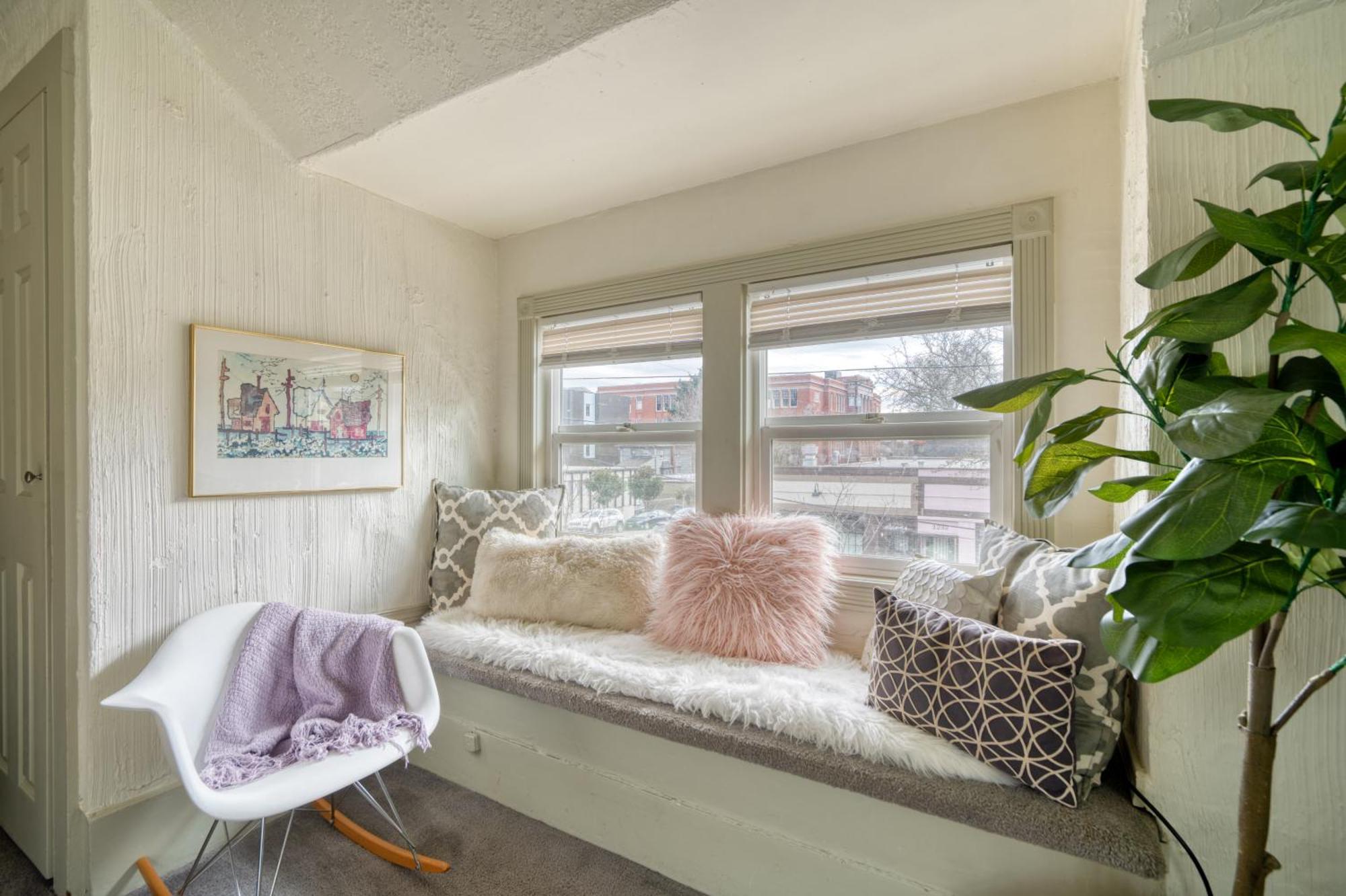 Apartment - Sun-filled Buckman Studio!