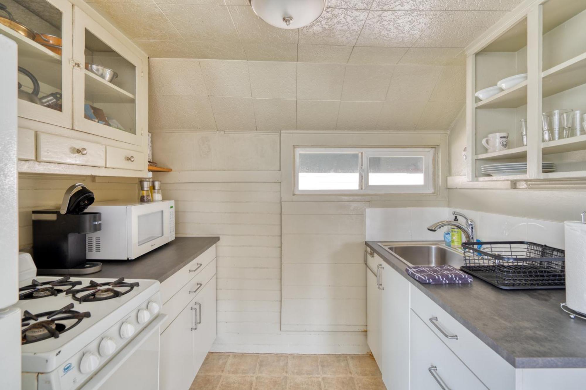 - Sun-filled Buckman Studio! Apartment *