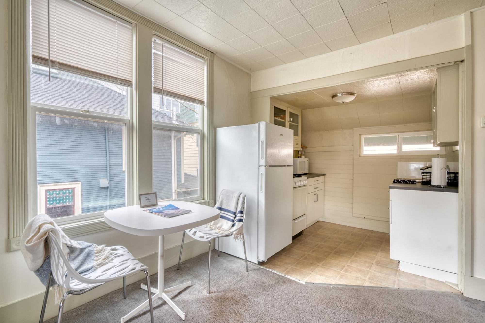 - Sun-filled Buckman Studio! Apartment *