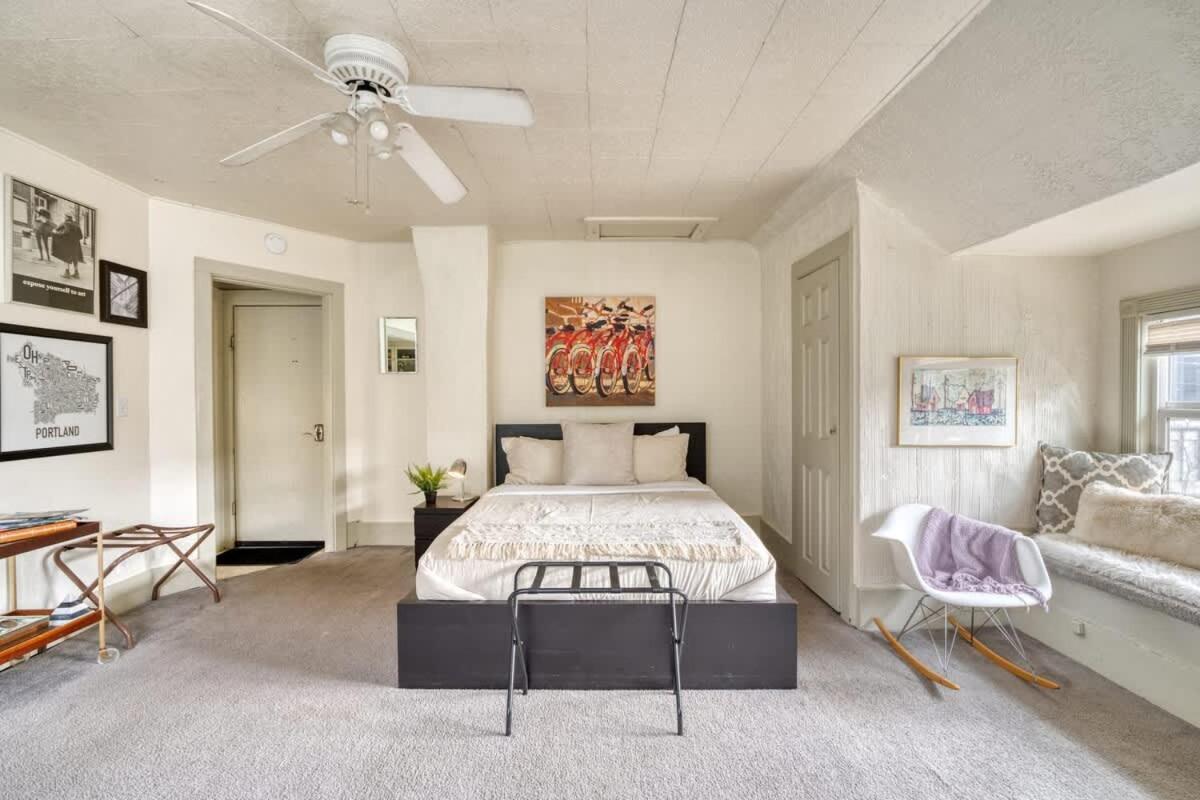 Apartment - Sun-filled Buckman Studio!