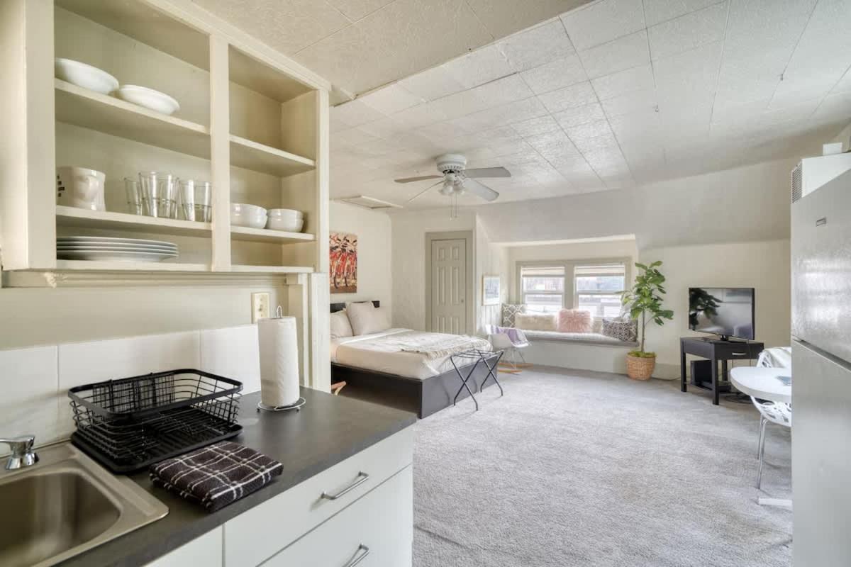 - Sun-filled Buckman Studio! Apartment