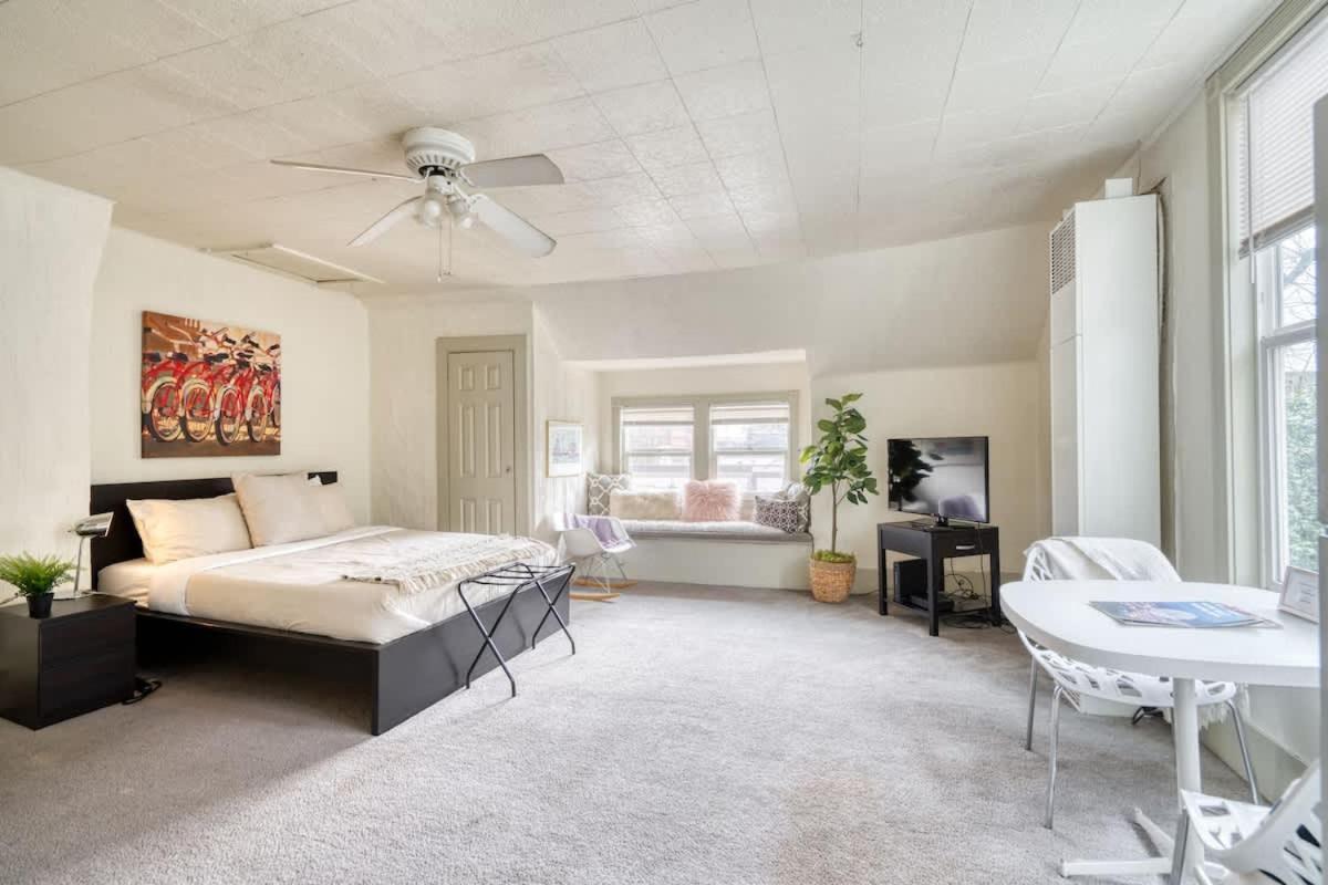 Apartment - Sun-filled Buckman Studio! *