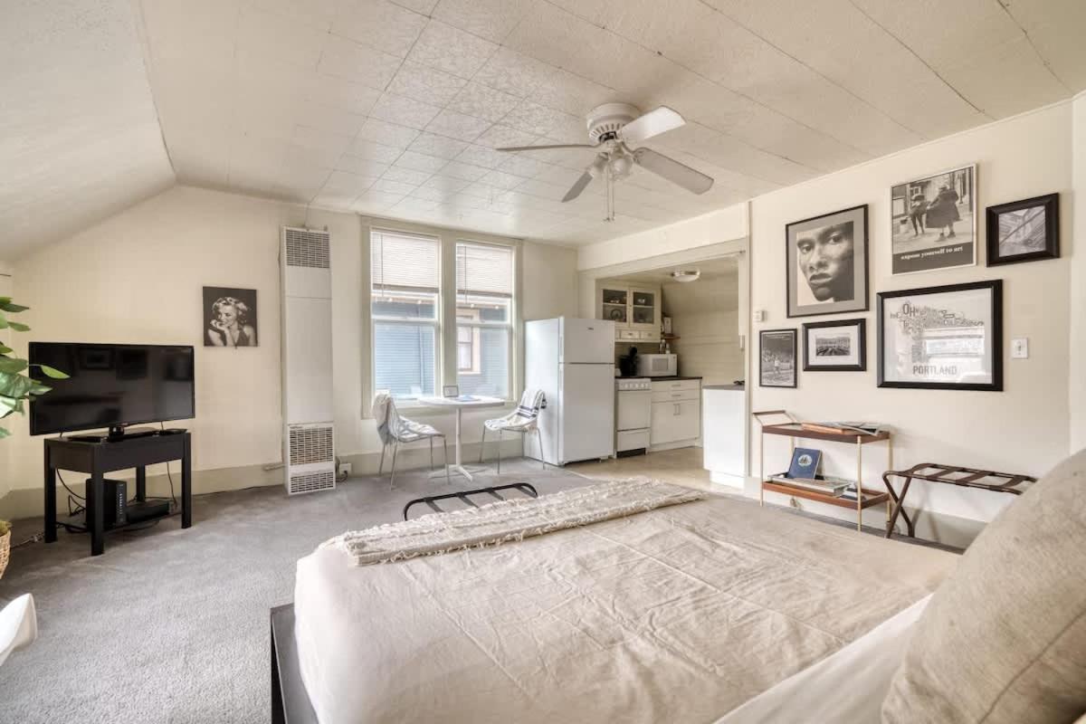 Apartment - Sun-filled Buckman Studio!